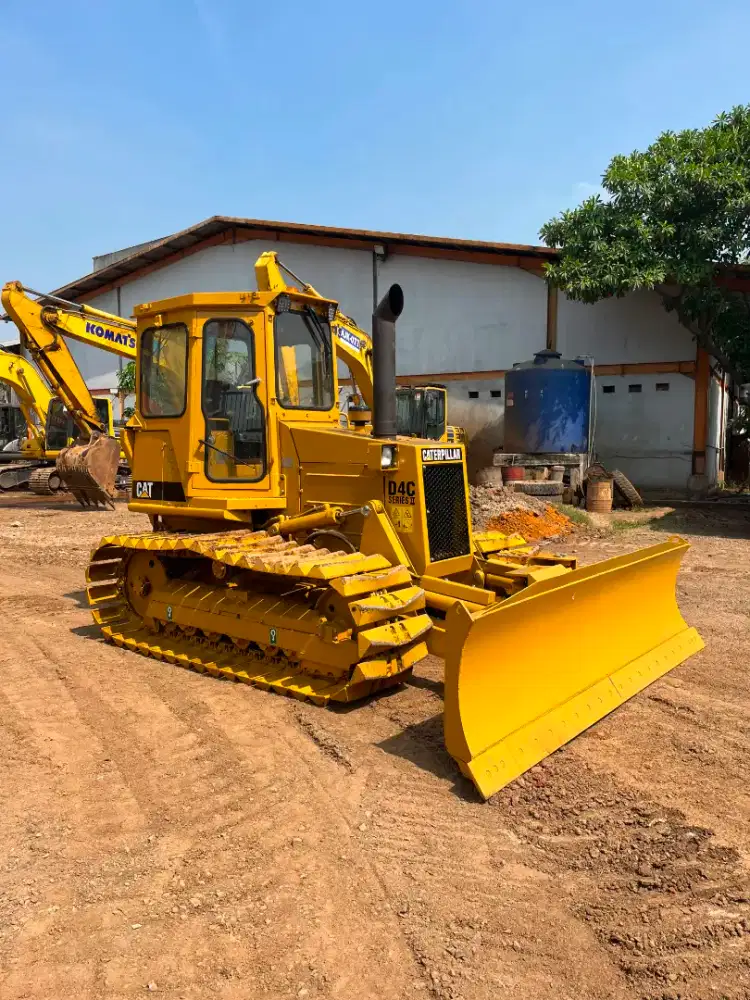 Bulldozer Caterpillar D4C Series II Tahun 2026
