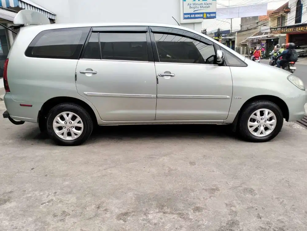 Toyota Kijang Innova 2005 Bensin. Full set, Nego.