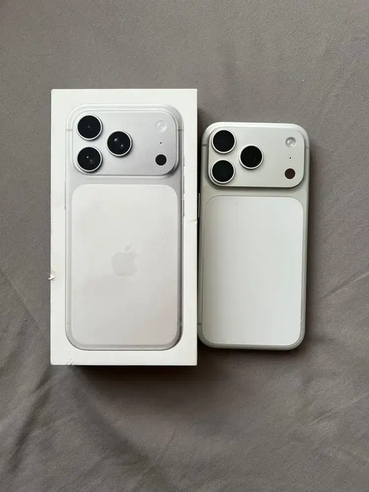 Di jual ip 17 pro 256gb silver garansi on