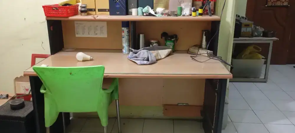 Meja kerja 2 susun
