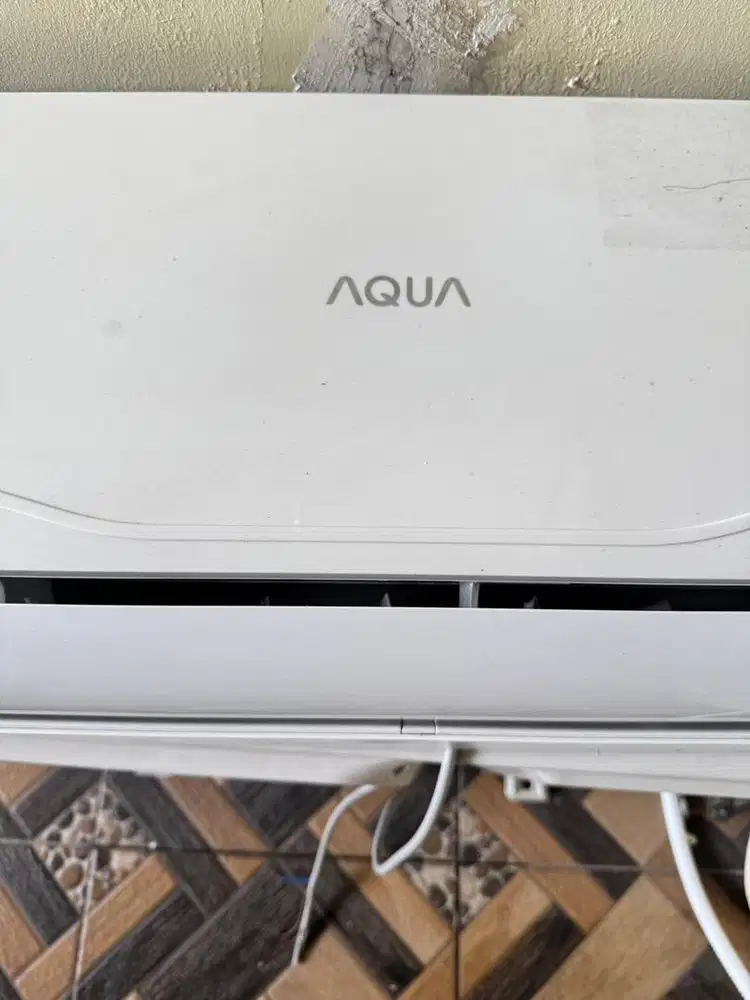 Dijual AC bekas merk Aqua 1/2 PK kondisi bagus