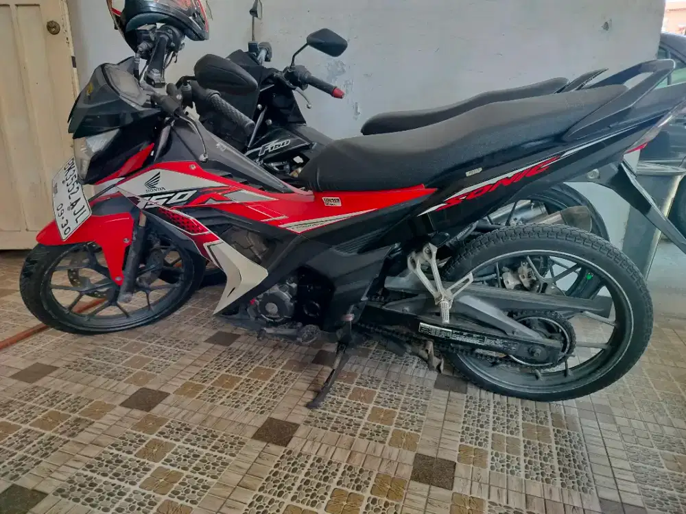 Di jual honda sonic 2020