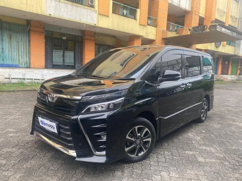 Garansi 1 Th - Toyota Voxy 2.0 Bensin-AT 2021 Hitam
