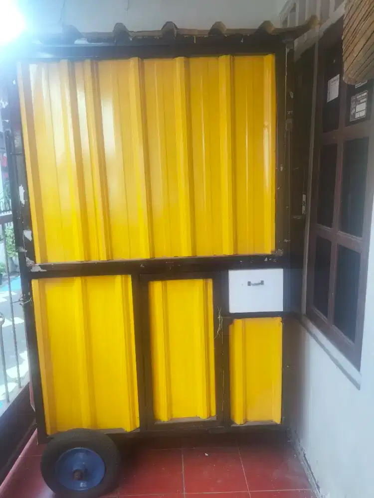 Rombong semi kontainer