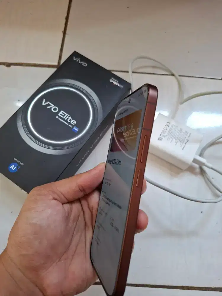 Vivo v70 elite 5G ram 8/256 fullset mulus