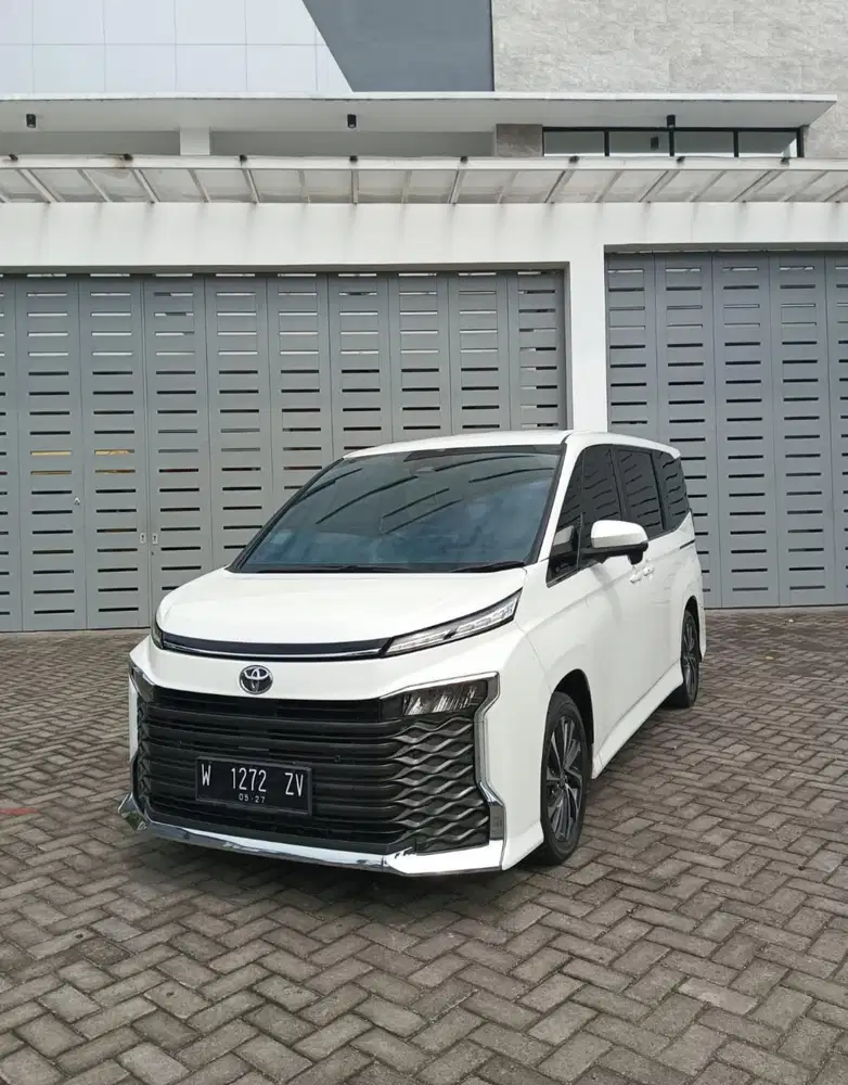 TOYOTA VOXY 2.0 AT 2022