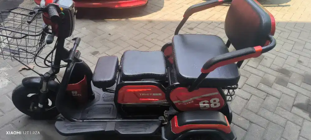 Sepeda listrik roda tiga