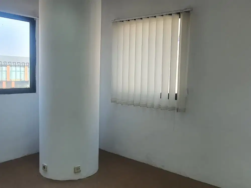 Office Space disewakan di gedung  Mampang Raya Jakarta Selatan, sangat strategis, Ramai, parkiran luas