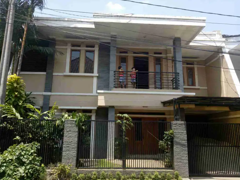 DIJUAL MURAH rumah 2 lantai luas180/250 harga 2,5m di Cijagra Bandung