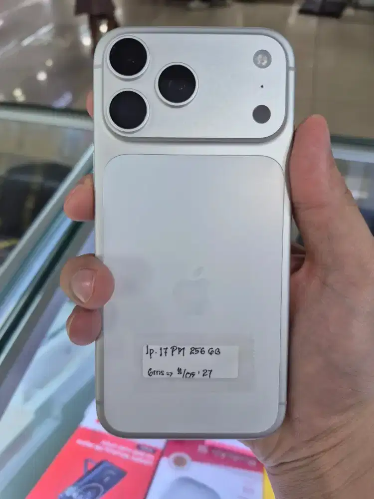 Iphone 17 pro max 256gb garansi sampai mei 2027 bh100%