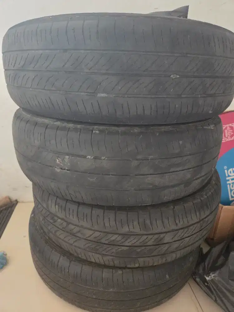 Ban bekas tubles Merk Dunlop untuk mobil Agya