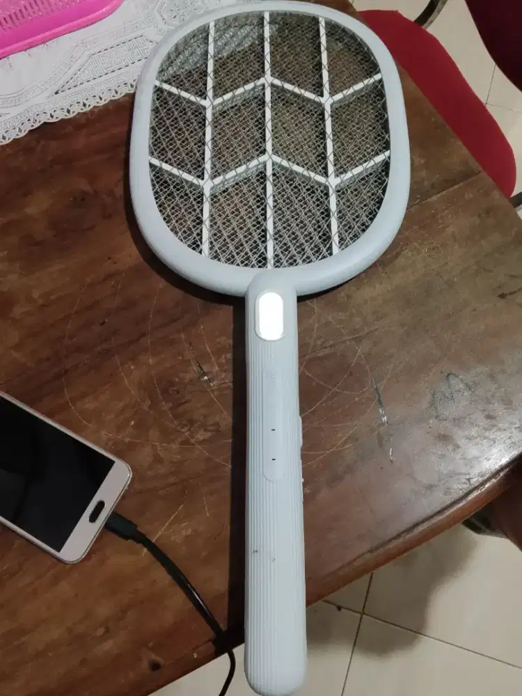 Raket nyamuk rusak