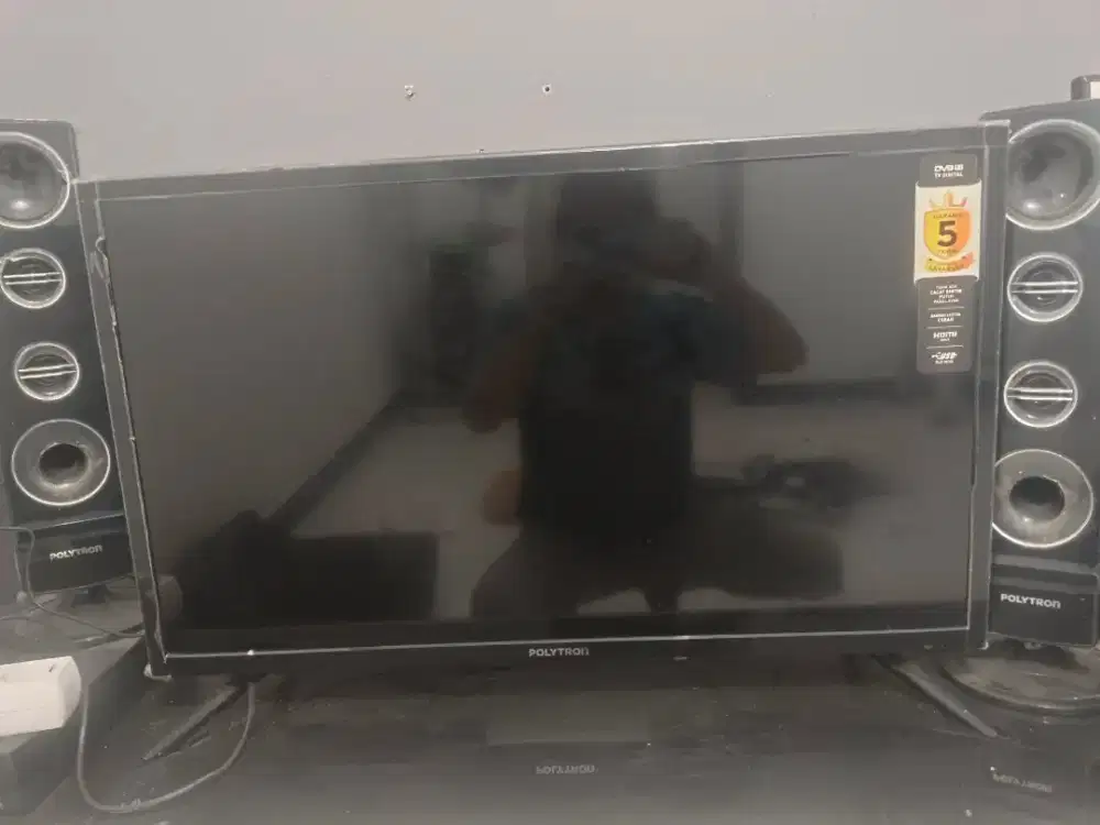 Televisi LED Polytron 32'