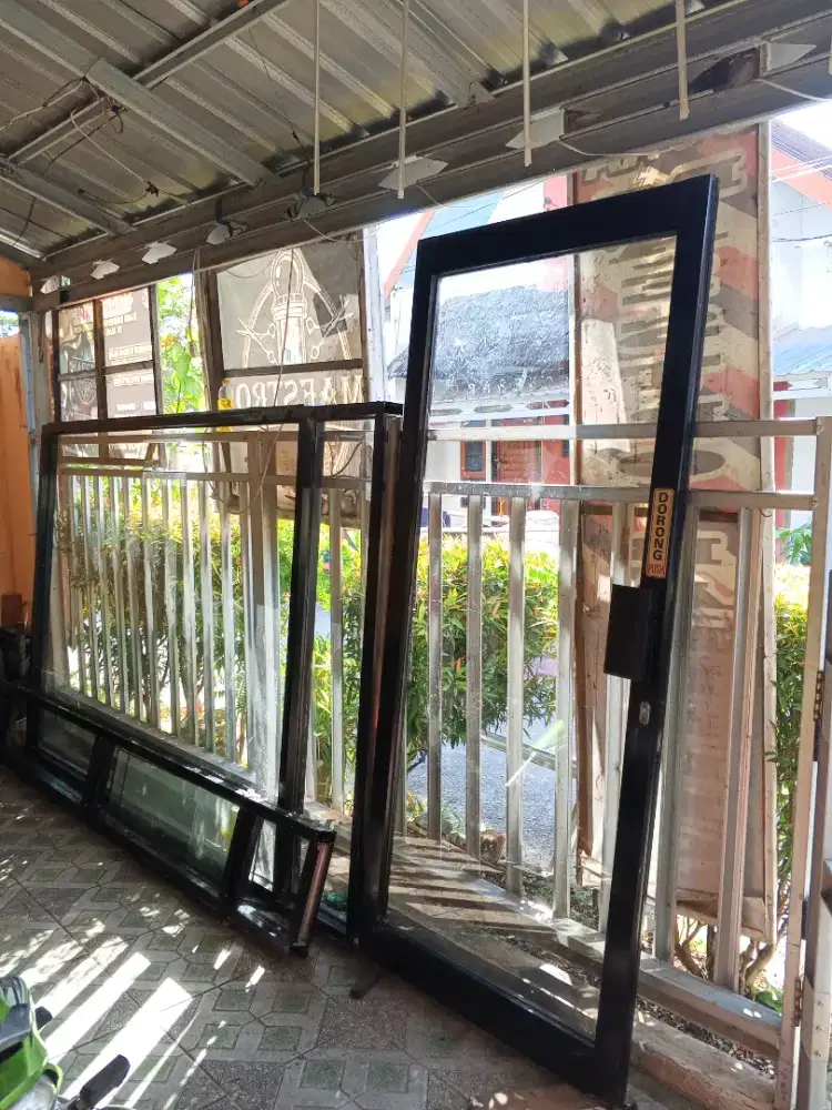jual kaca partisi aluminium satu set tinggal pasang untuk ruko