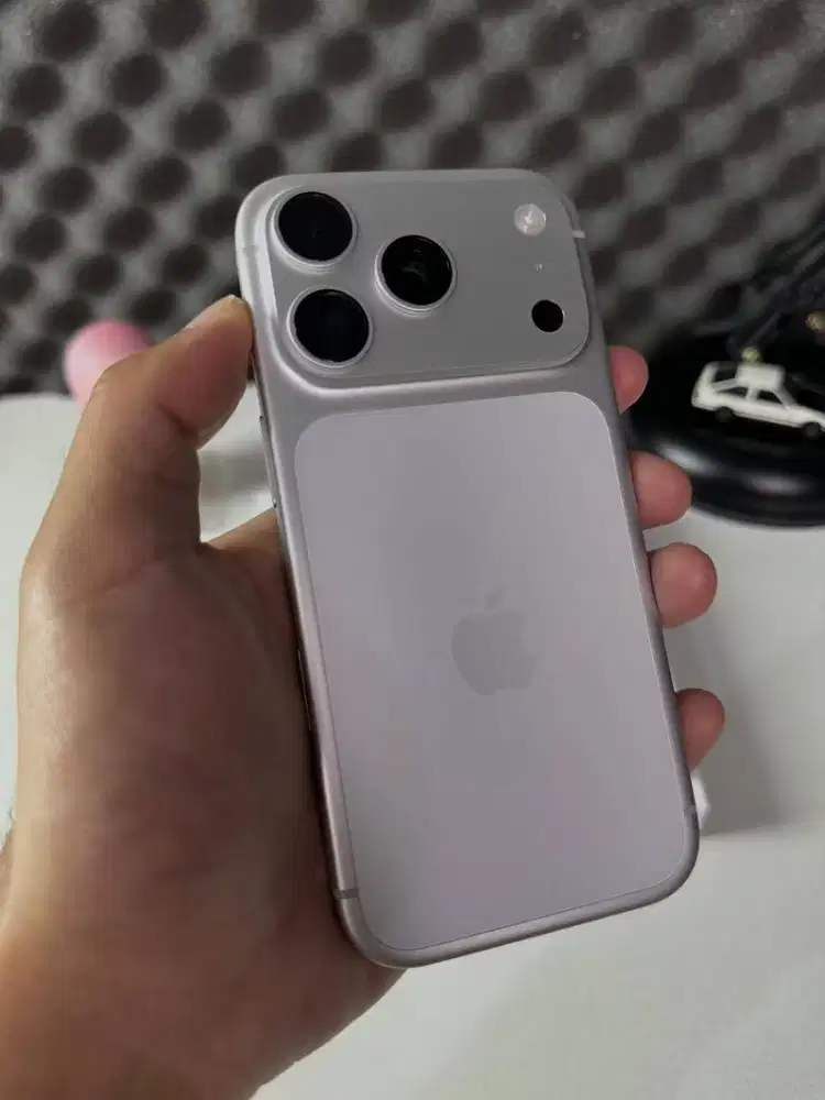 iPhone 17 Pro 512GB Silver iBox Garansi Aktif 2027 Like New BH 100%