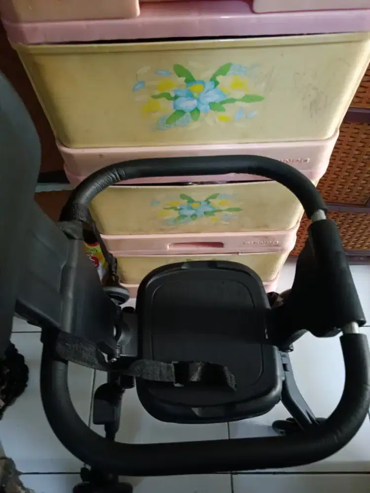Dijual Stroller anak simple aman dan praktis pastinya