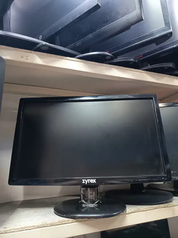 Monitor zyrex 19 inch wide