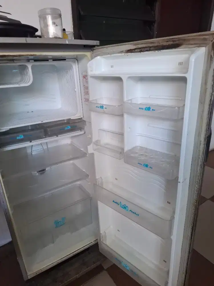 Jual Es Lemari Sedang Besar Murah