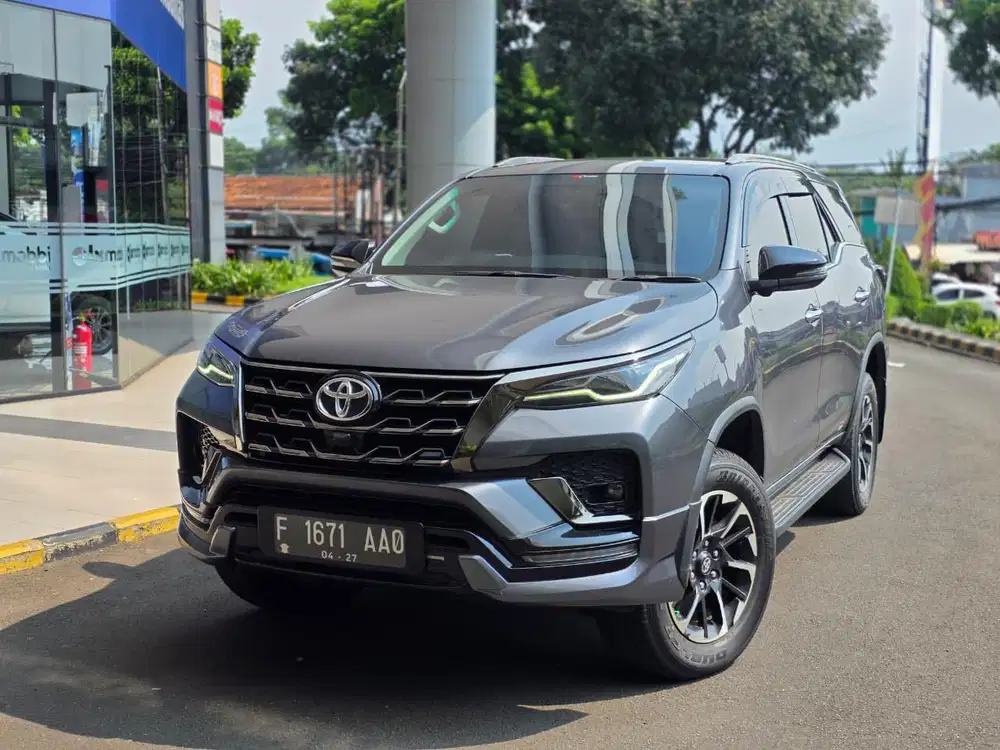 DP RENDAH - Toyota Fortuner 2.8 4x2 GR Sport DSL Solar-AT 2022