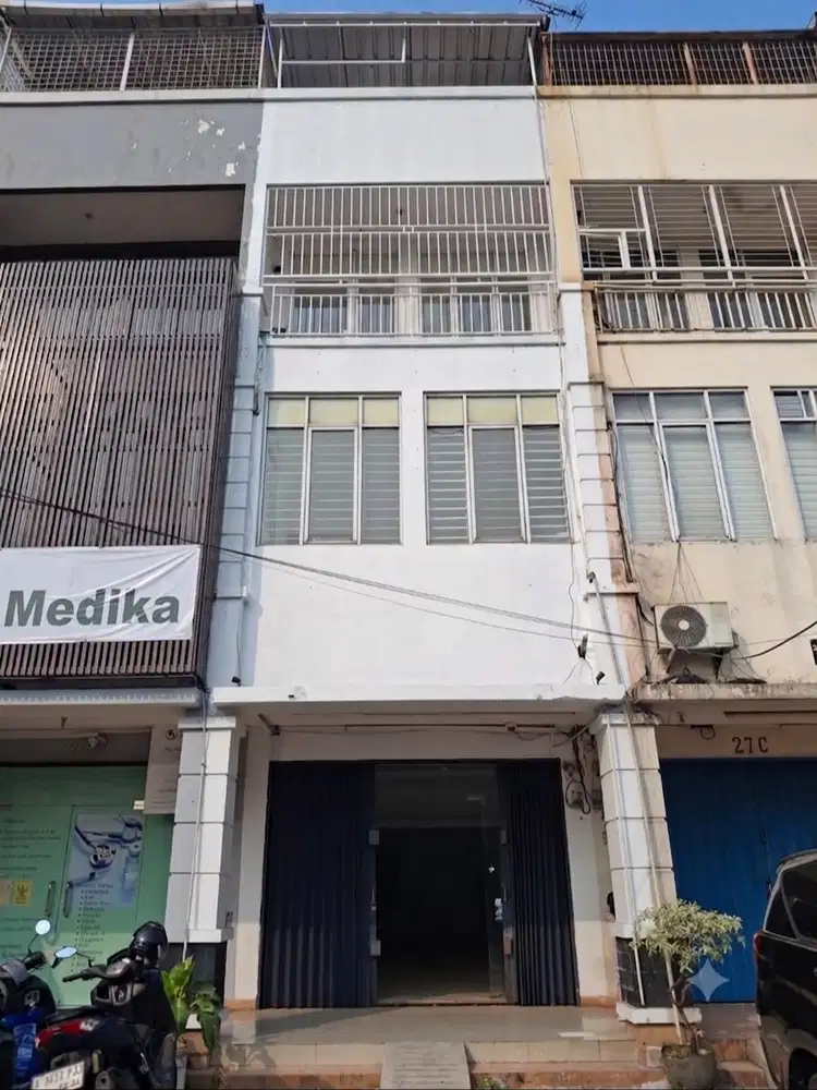 Disewakan Ruko Strategis 4 Lantai - Jakarta Timur