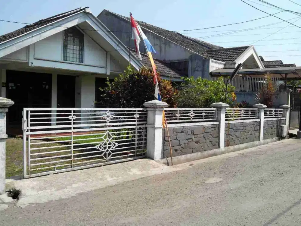 rumah luas terawat nyaman strategis selangkah ke Ciwastra bisa untuk usaha/kafe