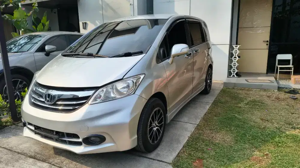 TERAWAT!!Honda Freed 1,5 E/PSD AT 2012