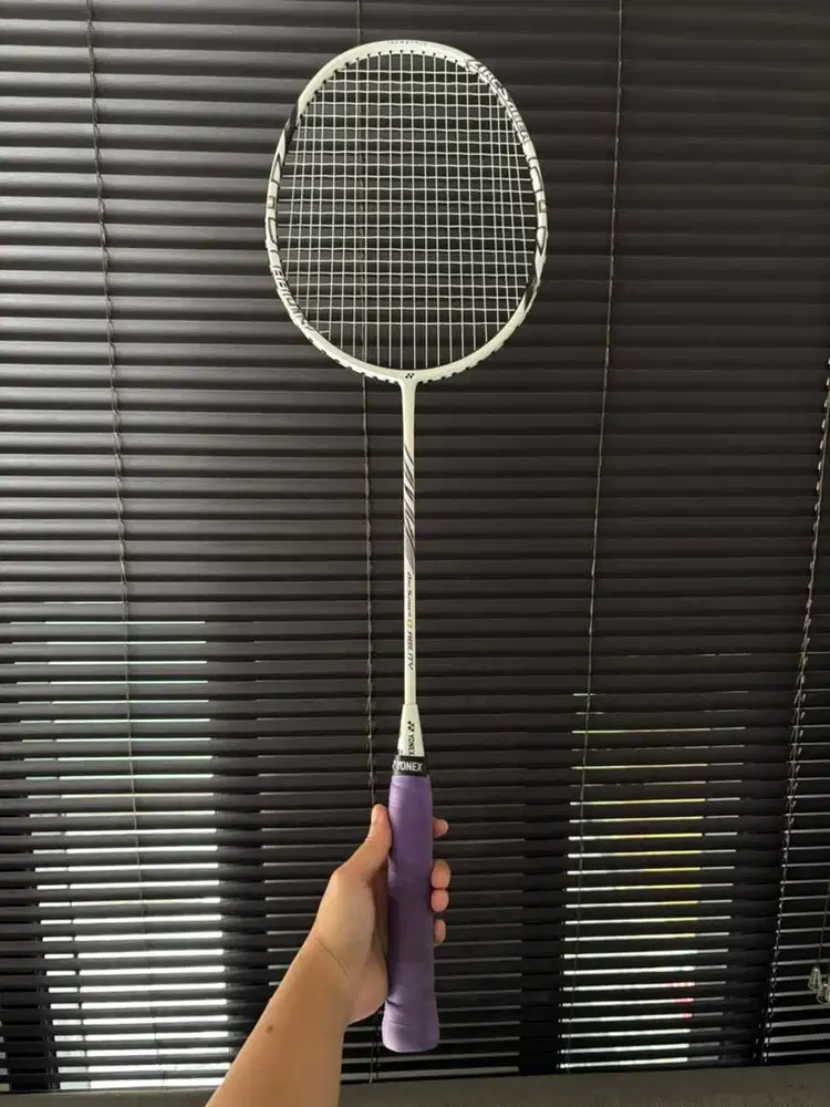Raket badminton yonex