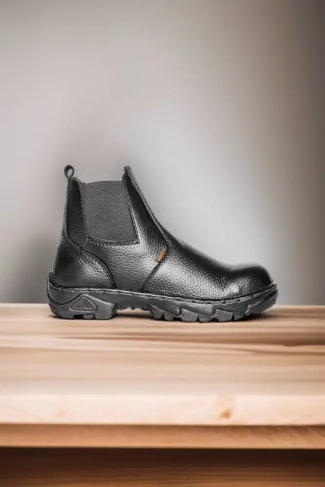 Best deal Sepatu safety untuk area basah  Kebomas