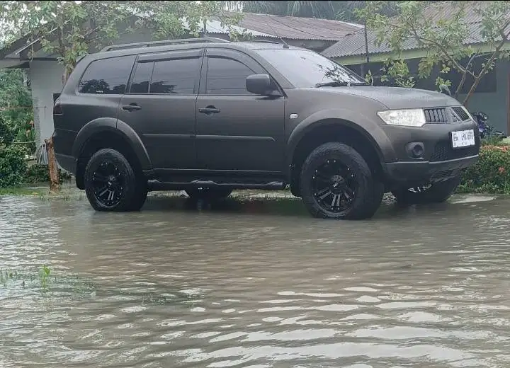 Mobil bekas pajero sport murah