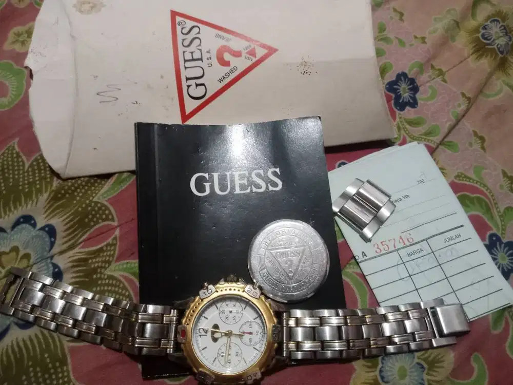 Jam tangan Guess dan pulpen pakker