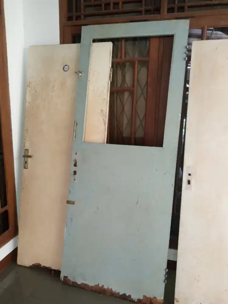 Daun pintu kaca triplek bekas