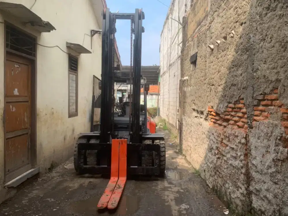 Forklift toyota 7 Ton 2021 – Kondisi seperti baru, Siap Kerja Keras!