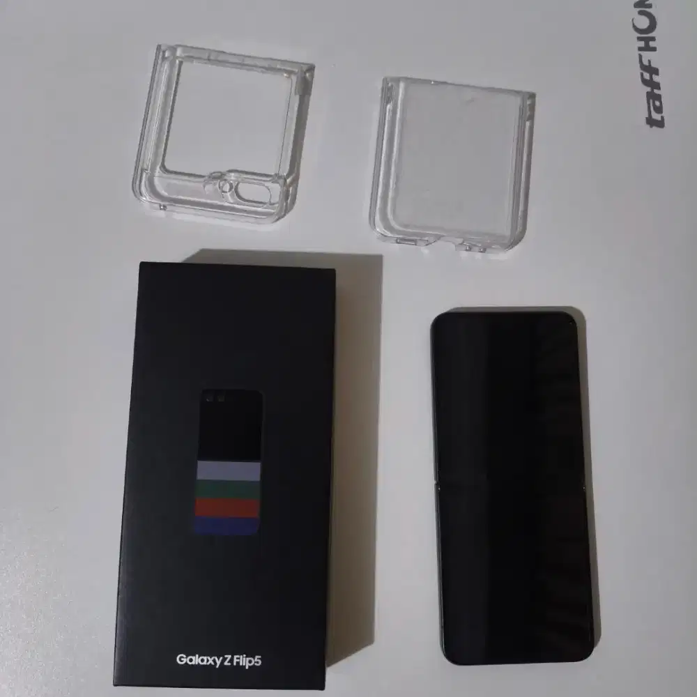 Samsung Galaxy Z Flip 5 – RAM 8GB / Internal 512GB – Kondisi Baik