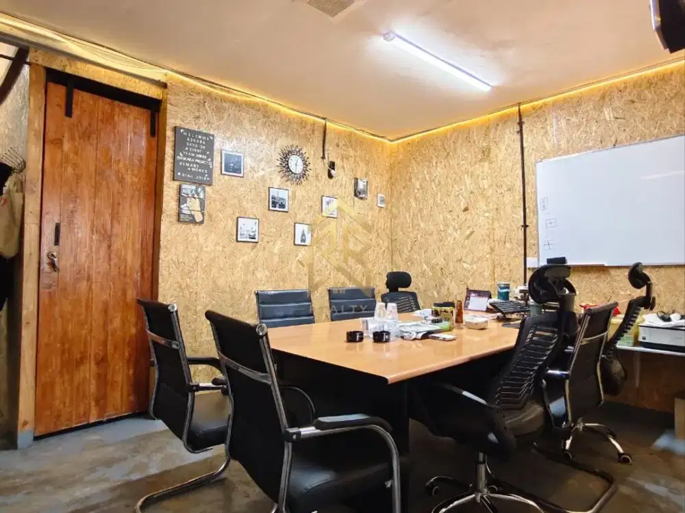 Rumah Komersial di Pusat Bisnis Kota Bandung di Mainroad Jl. Re Martadinata Riau
