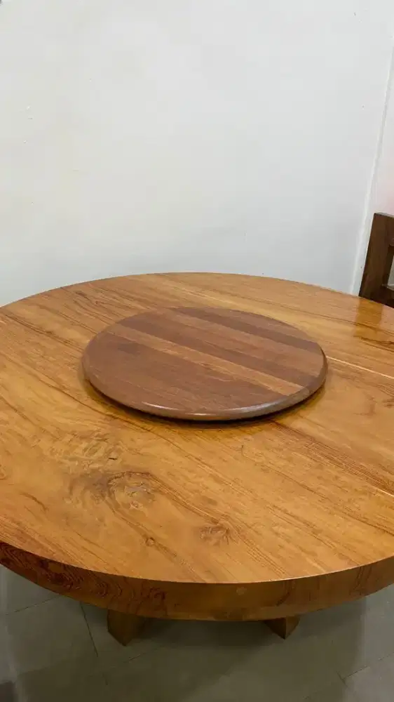 Meja makan kayu jati solid