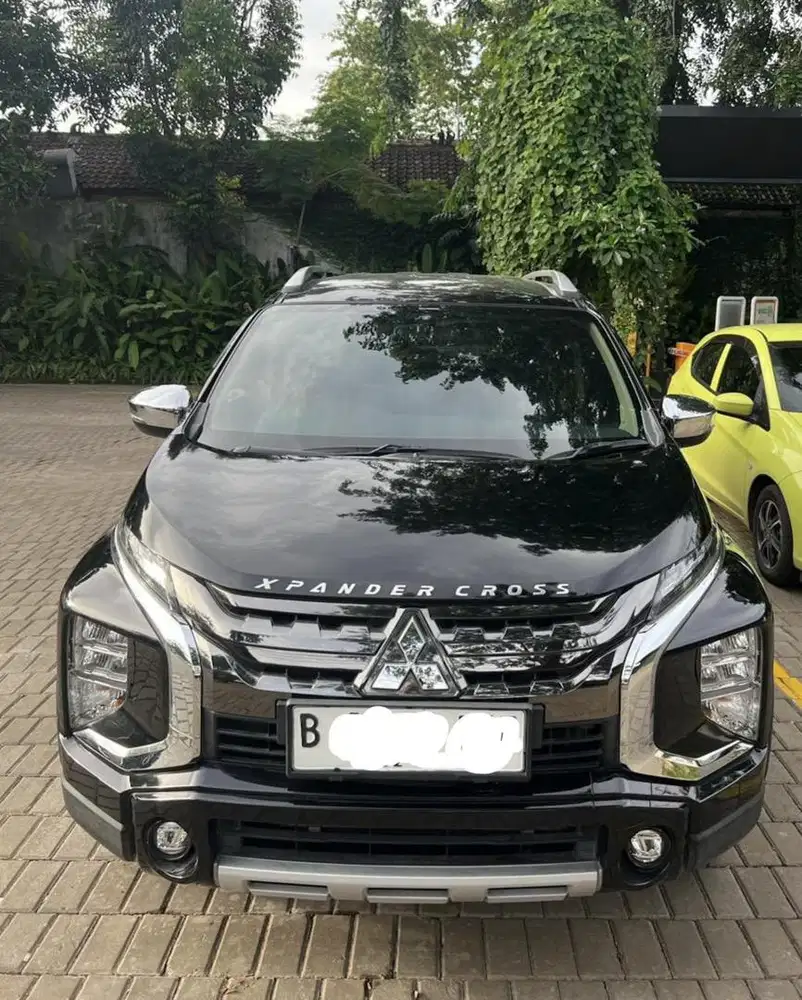 Dijual Mitsubishi Xpander cross AT 2021 low km