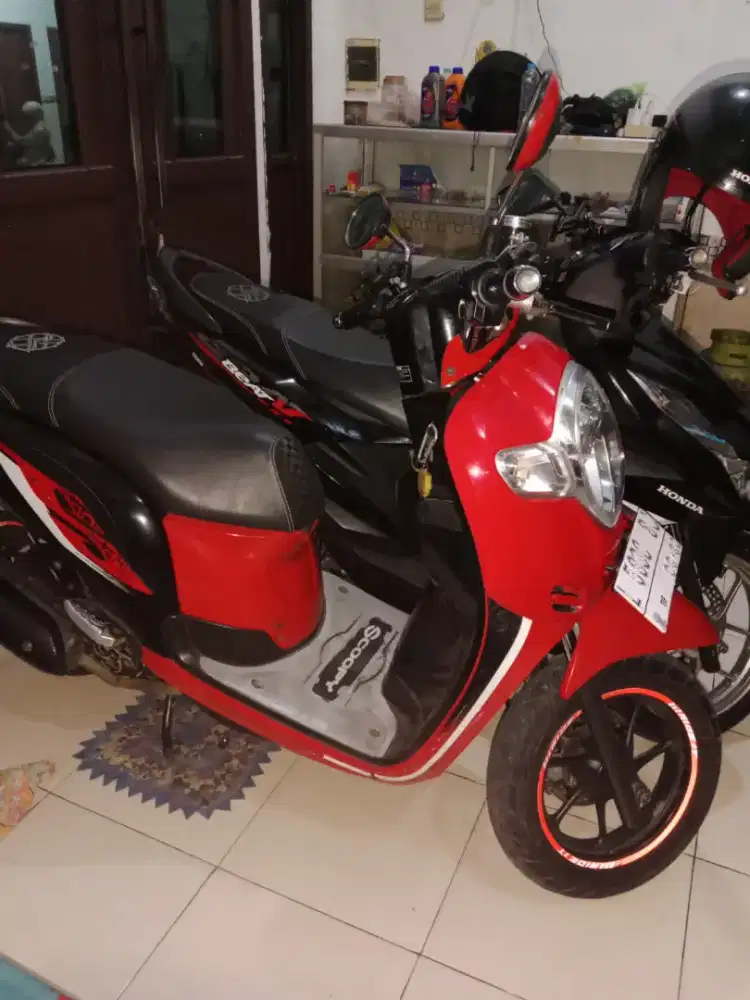SCOOPY 2019 MERAH