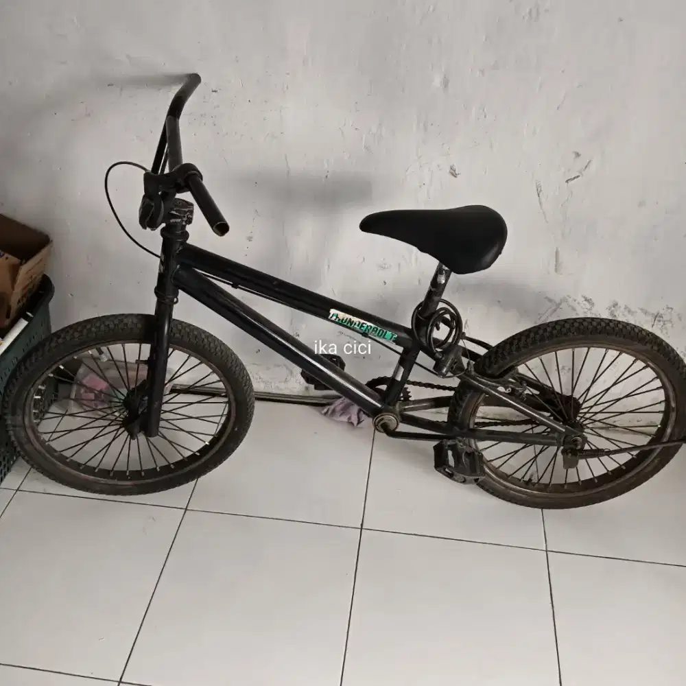 Dijual sepeda BMX Thunderbolt