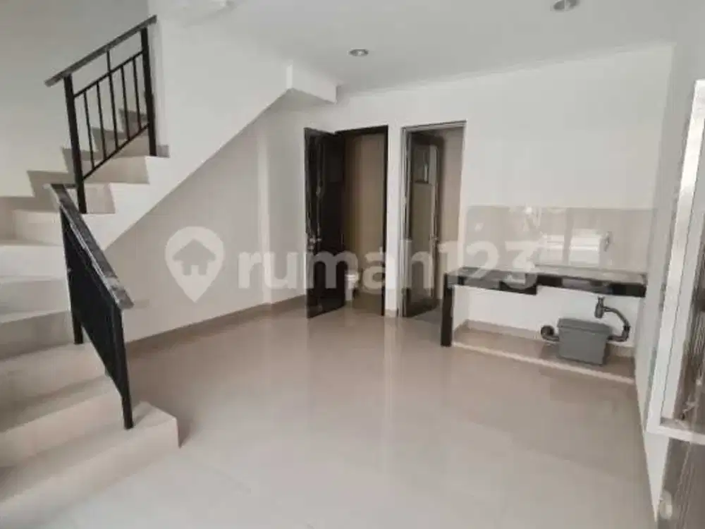Rumah 3 Lantai Pik 2 Special Price Siap Pakai