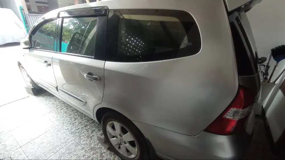 Di JUAL GRAND LIVINA XV MT 2010