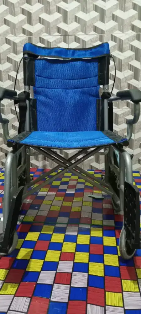 Kursi roda ukuran M bisa dilipat