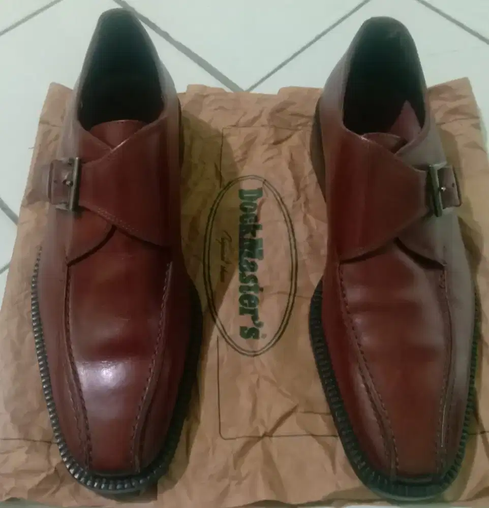 Sepatu kerja kulit italia