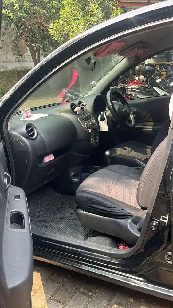 Nissan March 2010 Bensin