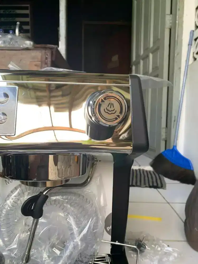 FERRATTI FERRO COFFEE ESPRESSO MACHINE

Model : FCM-3200B