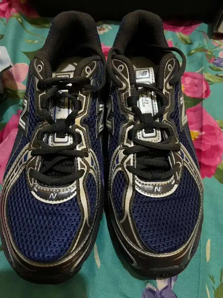 DI JUAL SEPATU NEW BALANCE 740 WARNA NAVY EILVER UKURAN 42