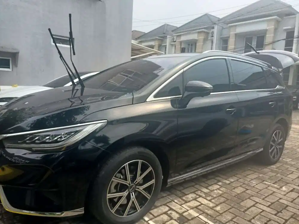 BYD M6 2025 Listrik