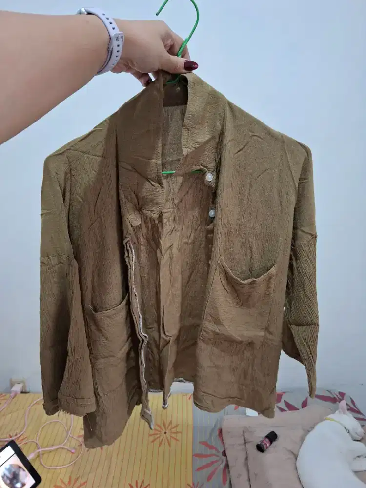 Kemeja warna hijau army