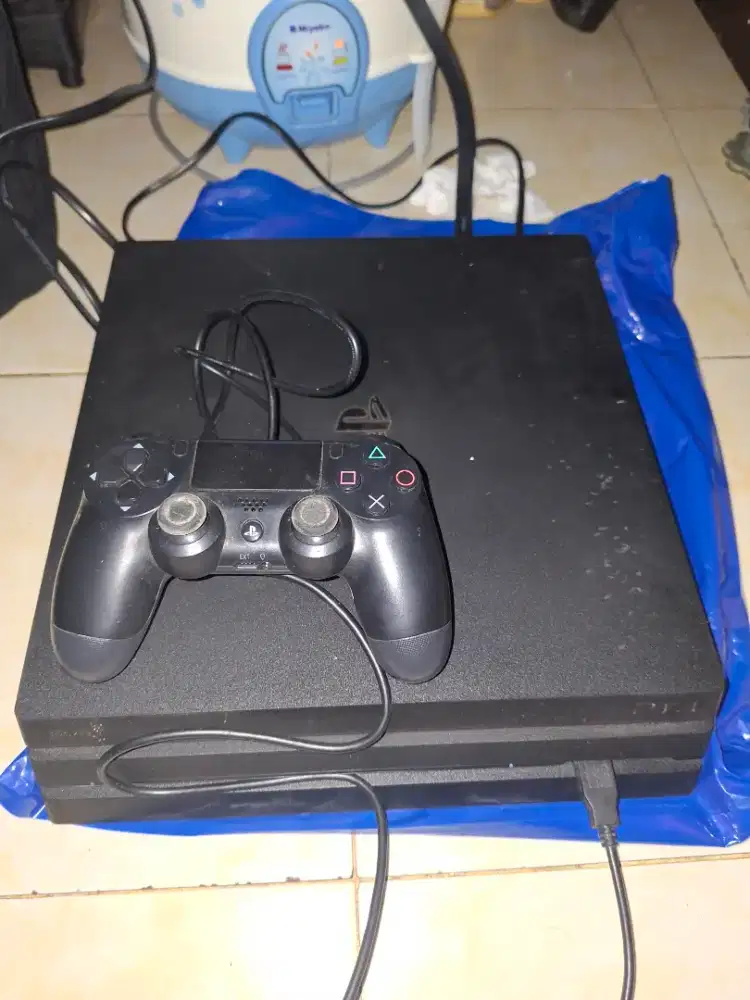 WTS Playstation 4 Pro 1 TB