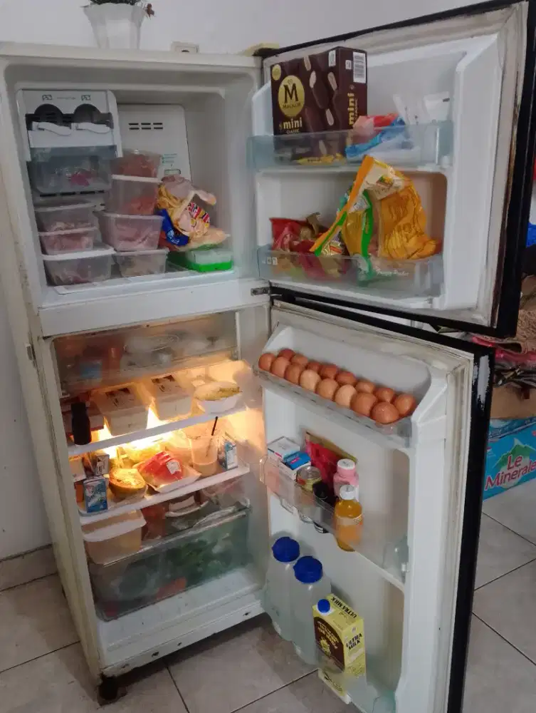 Kulkas/ freezer  2 pintu