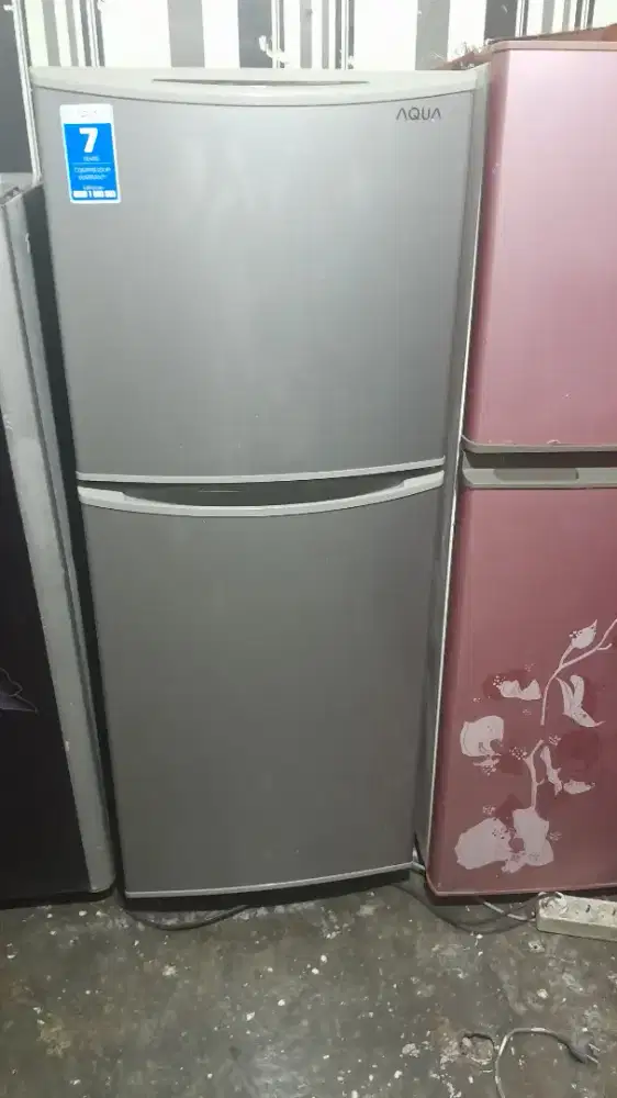 Kulkas aqua 2 pintu